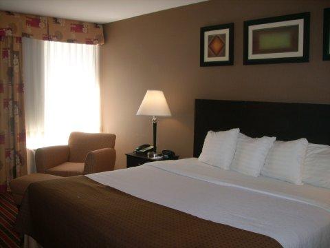La Quinta Inn & Suites Pittsburgh North Екстериор снимка